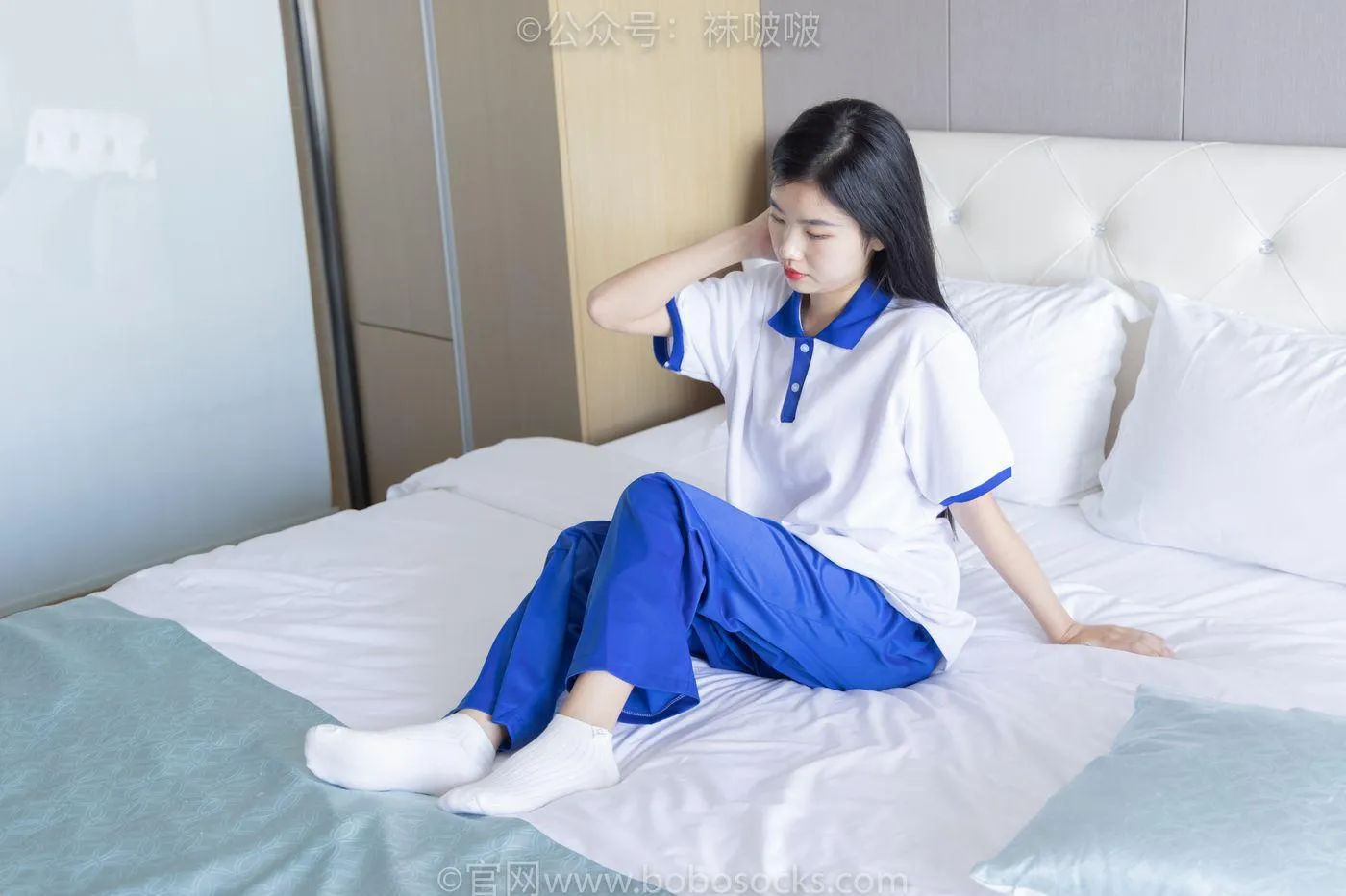 [BoBoSocks袜啵啵]NO.039 小奶熊-校服、vans帆布鞋、短白棉袜、裸足 [154P]插图2